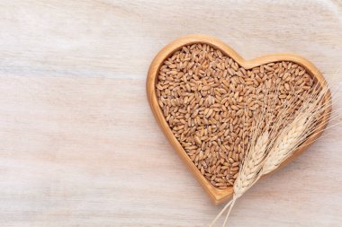 Kalp şeklinde tam tahıl..