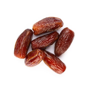 Kuru tarihler beyaz arkaplanda izole edilmiş. Üst Manzara. Düz uzanma deseni.