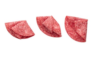 Beyaz arka planda izole edilmiş salam.