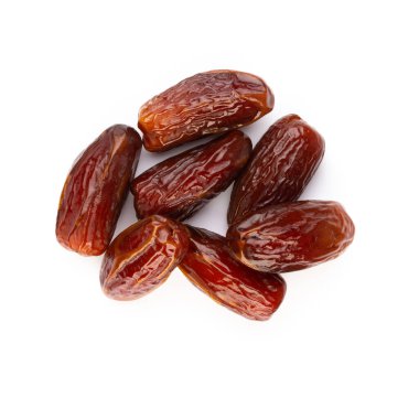 Kuru tarihler beyaz arkaplanda izole edilmiş. Üst Manzara. Düz uzanma deseni.