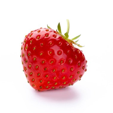 İzole edilmiş çilek. Tek çilekli meyve beyaz arkaplanda izole edilmiş, kırpma yolu ile - resim
