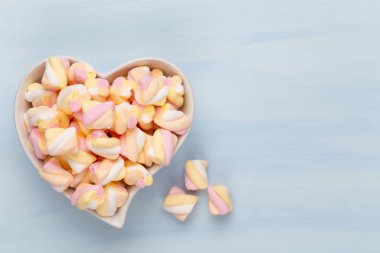 Fotokopi alanı olan renkli marşmelovlar. Üst Manzara. Düz yatıyordu. 