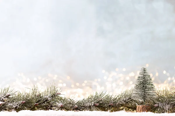 Ağaçlı Bulanık Işıklı Noel Arkaplanı — Stok fotoğraf