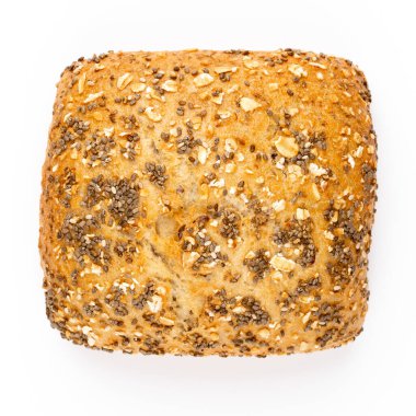 Beyaz arka planda çavdar ekmeği..