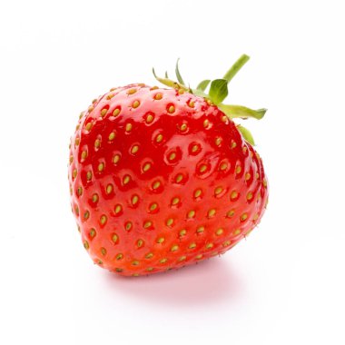 İzole edilmiş çilek. Tek çilekli meyve beyaz arkaplanda izole edilmiş, kırpma yolu ile - resim