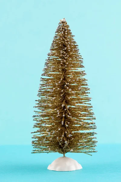 パステルカラーの背景にクリスマスツリー クリスマスや新年のミニマルなコンセプト — ストック写真