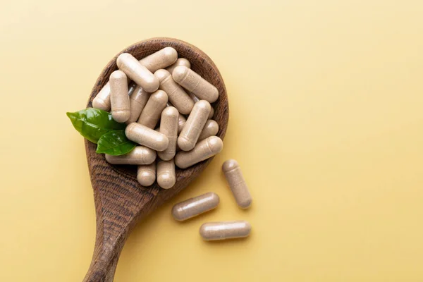 Alternative Medicine Herbal Capsule Nutritional Supplement — ストック写真