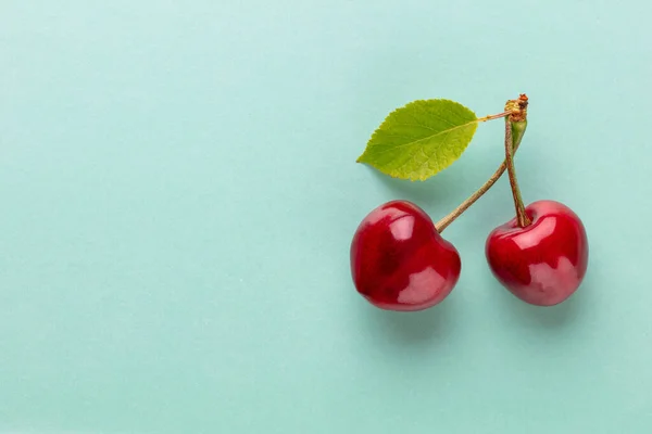 Cherry Berries Pastel Background Top View Background Cherry Sprig Flat — Foto de Stock