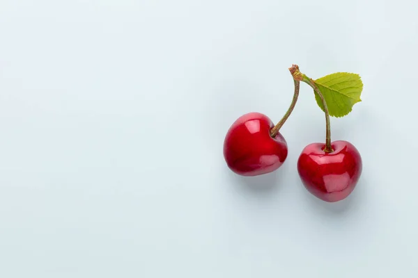 Cherry Berries Pastel Background Top View Background Cherry Sprig Flat — Foto de Stock