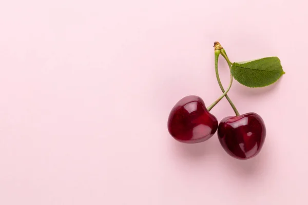 Cherry Berries Pastel Background Top View Background Cherry Sprig Flat — Foto de Stock