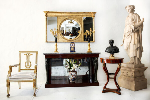 Магазин антикварных предметов
