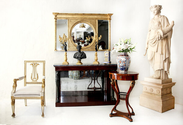 Магазин антикварных предметов
