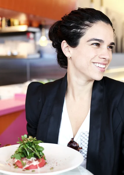 bir restoran yemek, güzel bir kadın