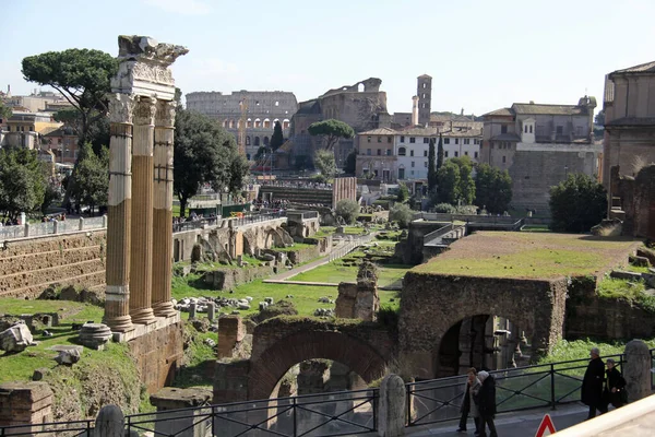 Διάφορα Ερειπωμένα Μνημεία Στην Πόλη Της Ρώμης Ιστορικό Υπόβαθρο — Φωτογραφία Αρχείου