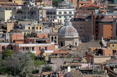 Roma şehrinin çatıları farklı meleklerden görünüyor.