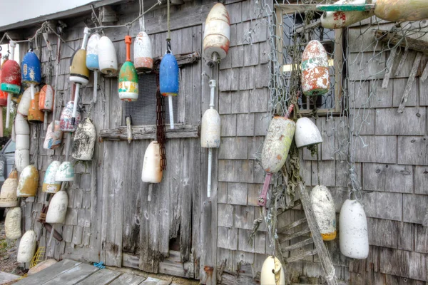 Kreeft Boeien Van Verschillende Kleuren Schuur Aan Oceaanzijde — Stockfoto