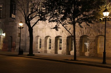 Kanada 'nın eski Montreal bölgesinin gece manzarası