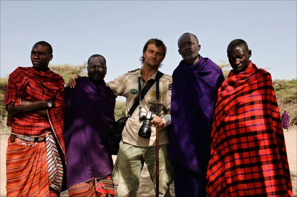 Masai met fotograaf. — Stockfoto