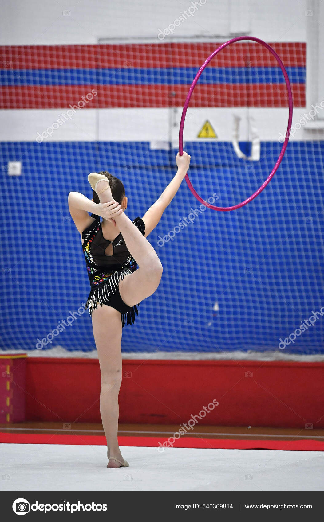 Fotos de Adorable Chica Competición Gimnasia Rítmica Con Aro