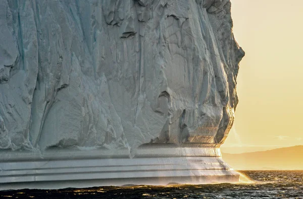 선셋에서 빙산이었습니다 그린란드 서부의 — 스톡 사진