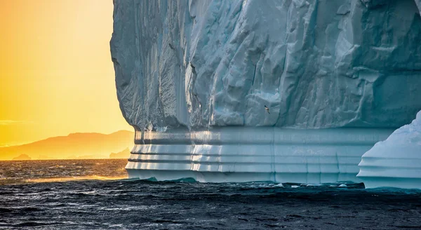 Icebergs Sunset Disko Bay Gronelândia Ocidental — Fotografia de Stock