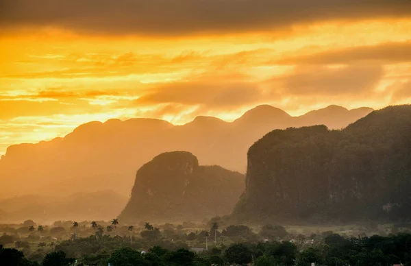 Luchtfoto Uitzicht Vallei Van Viñales Cuba Ochtend Schemering Mist Mist — Stockfoto