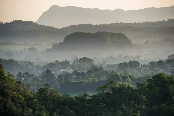 Letecký Pohled Přes Údolí Vinales Kuba Ranní Soumrak Mlha Mlha — Stock fotografie