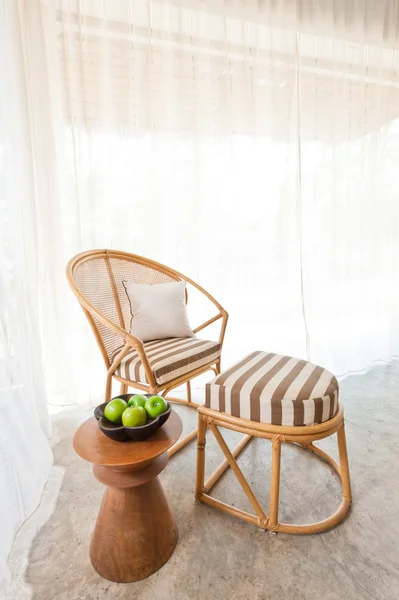 Бамбуковая мебель из ротанга — стоковое фото