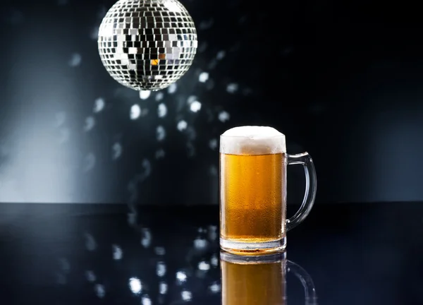 Bier op Discobar — Stockfoto