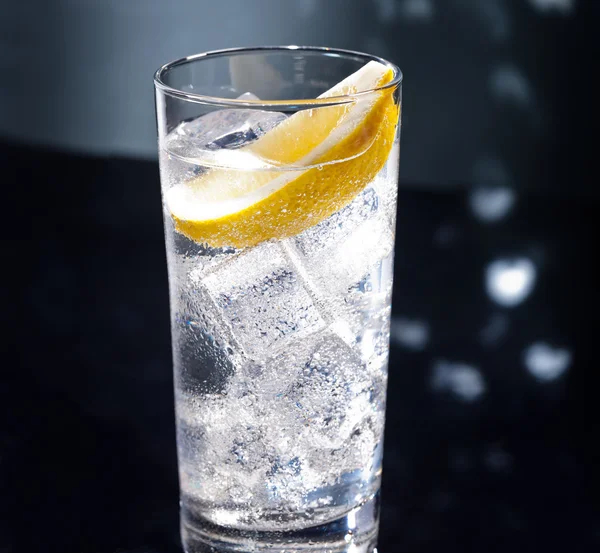 Gin tonic lub tom collins — Zdjęcie stockowe