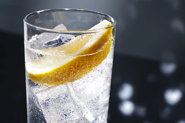 Gin tonic lub tom collins — Zdjęcie stockowe