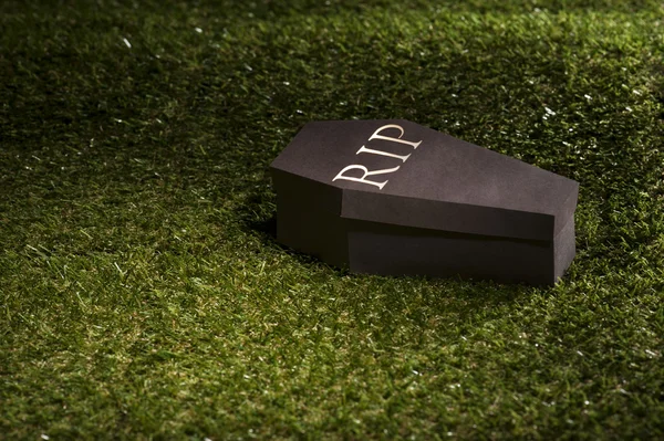 Halloween coffin on lawn — Stock Photo, Image