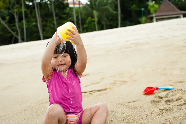 Toddler at the beach — Stock Photo, Image
