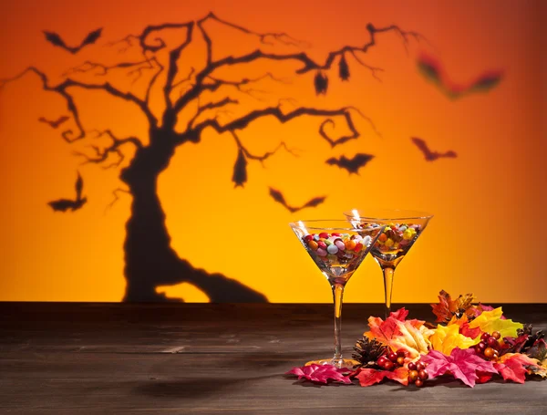 Dolci in ambiente Halloween con albero — Foto Stock