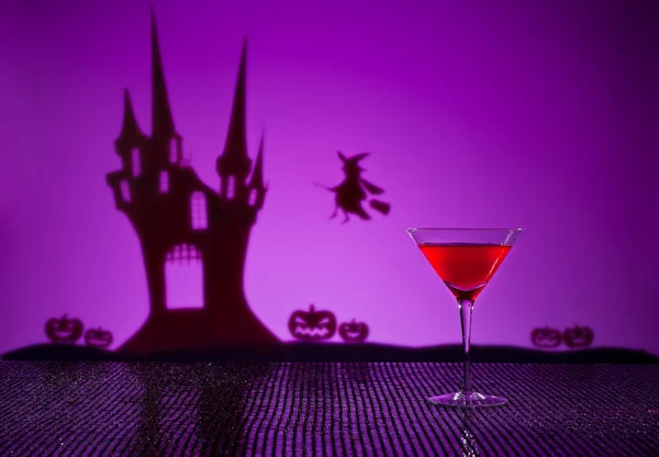 Cosmopolitan cocktail in Halloween setting — Stock Photo, Image