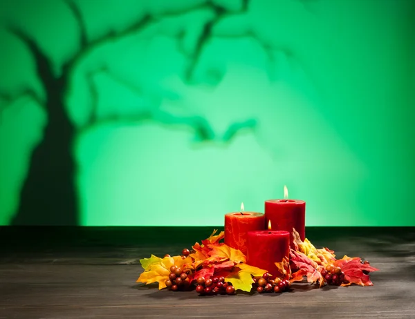 Velas no cenário de Halloween — Fotografia de Stock