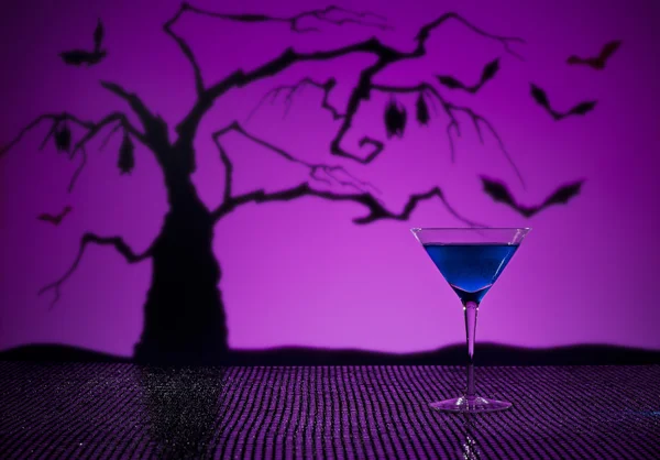 Kobalt martini halloween ayarı — Stok fotoğraf