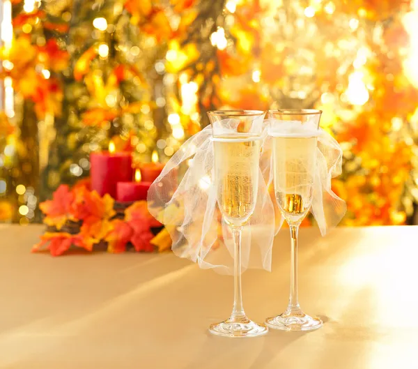 Champagne glasses with conceptual same sex decoration — Stock Photo, Image