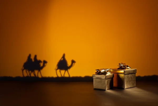 Three wise men and presents — Stock Photo, Image
