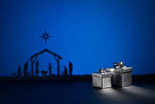 Рождение Иисуса с настоящим — стоковое фото