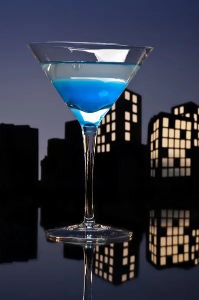 Metropole blue martini — Stockfoto