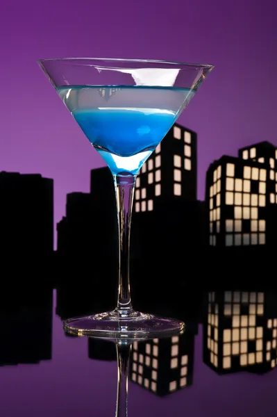 Metropolis blue martini drink — Stockfoto