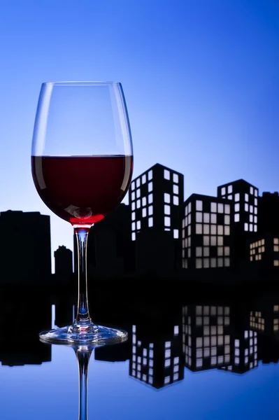 Metropolis kırmızı şarap — Stok fotoğraf