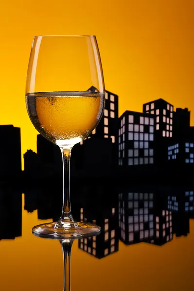 Metropolis vitt vin — Stockfoto