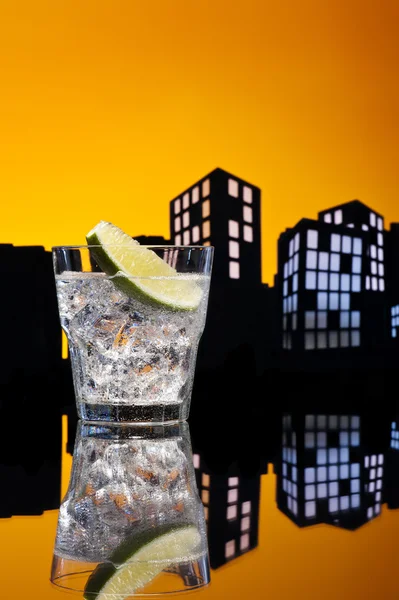 Metropolia gin tonic koktajl — Zdjęcie stockowe