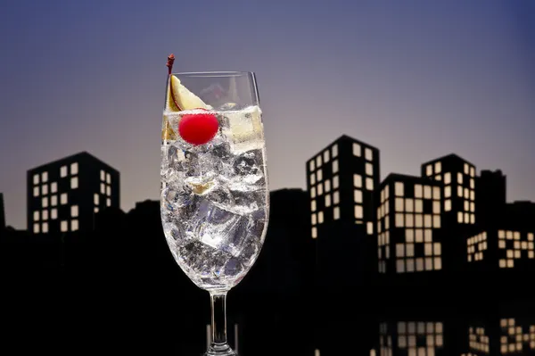 Metropolia Gin Tonic tom collins koktajl — Zdjęcie stockowe