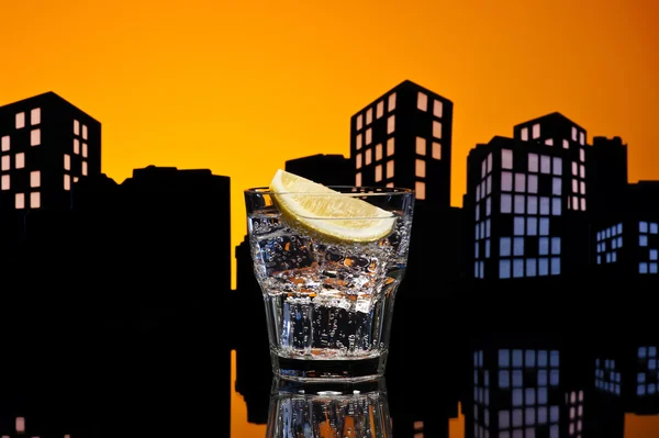 Metropolia gin tonic koktajl — Zdjęcie stockowe