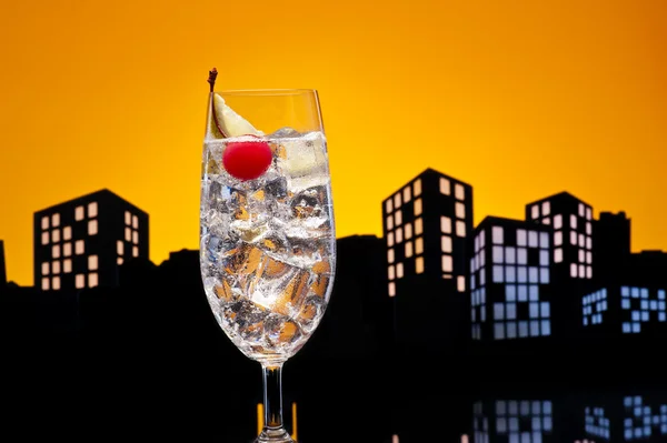 Metropolis Gin Tonic tom collins cocktail — Stockfoto