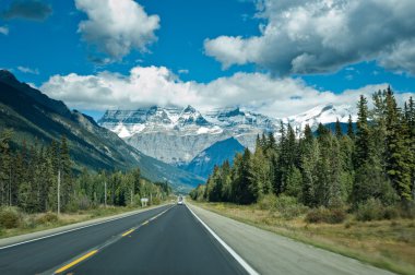 Icefield parkway between Jasper and Banff clipart