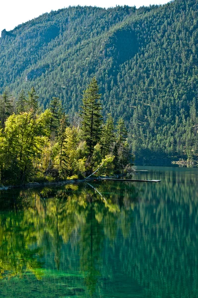 Montanha lago no Canadá — Fotografia de Stock